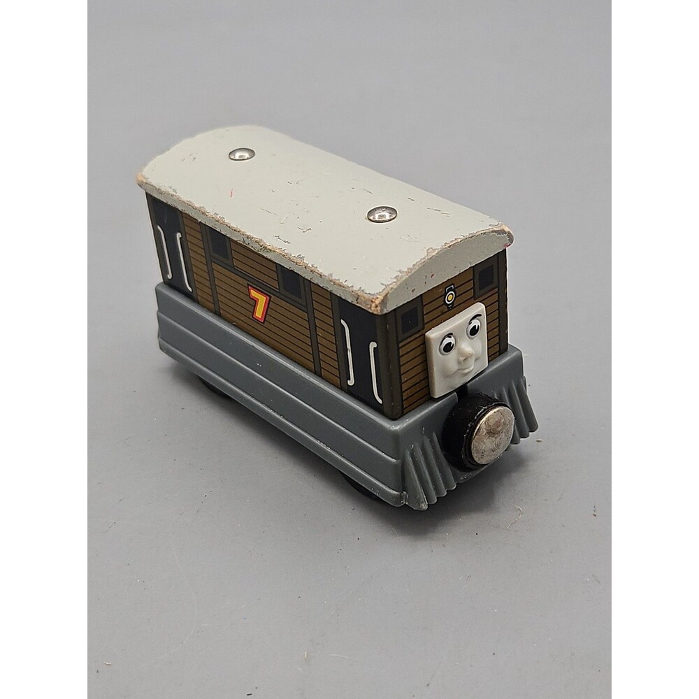 Thomas & Friends Wooden Train Tank Engine Toby Talking Railway Magnet 2002